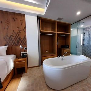 Grand Deluxe King Room